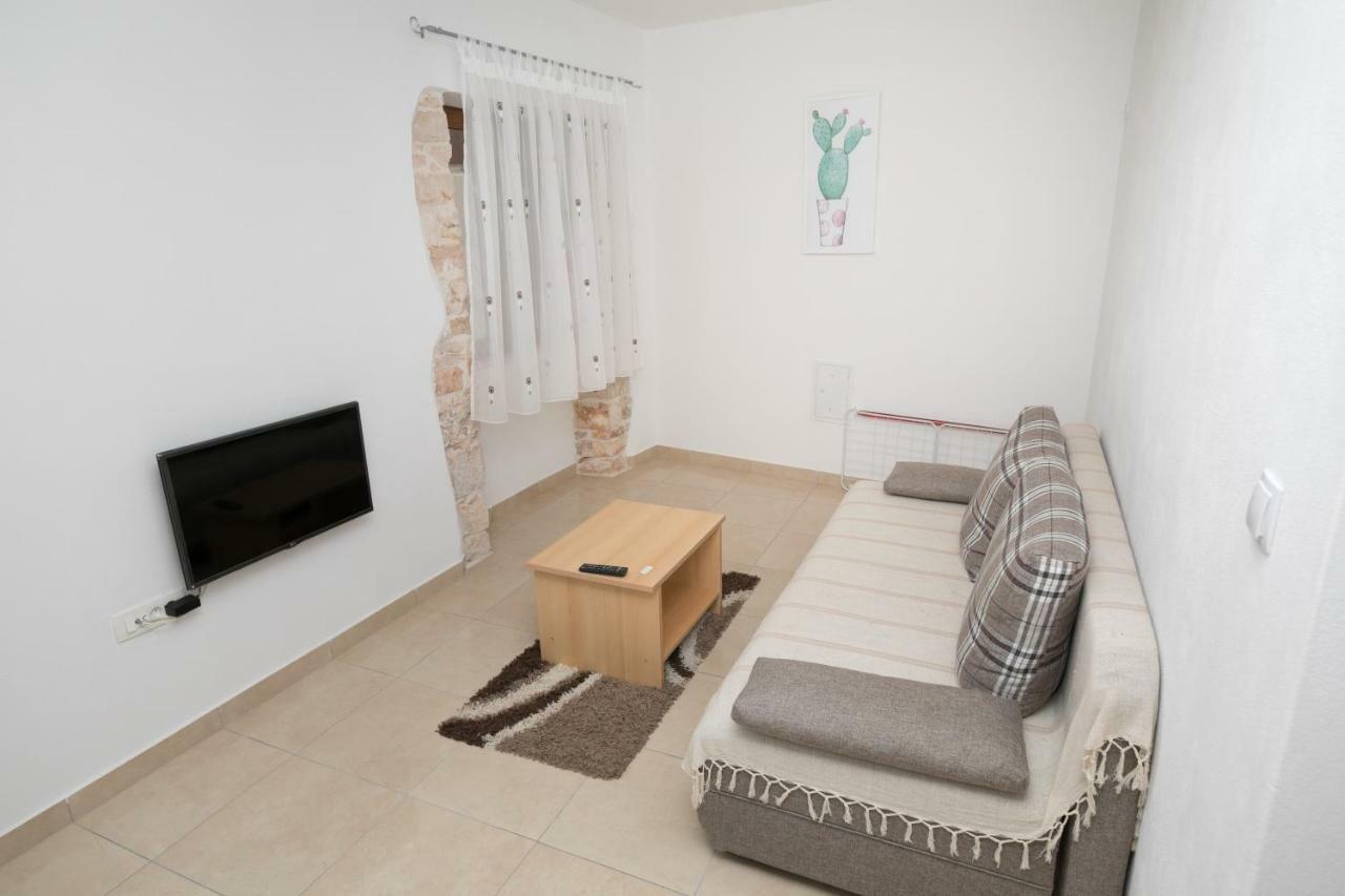 Apartment Elena Bale Exterior photo